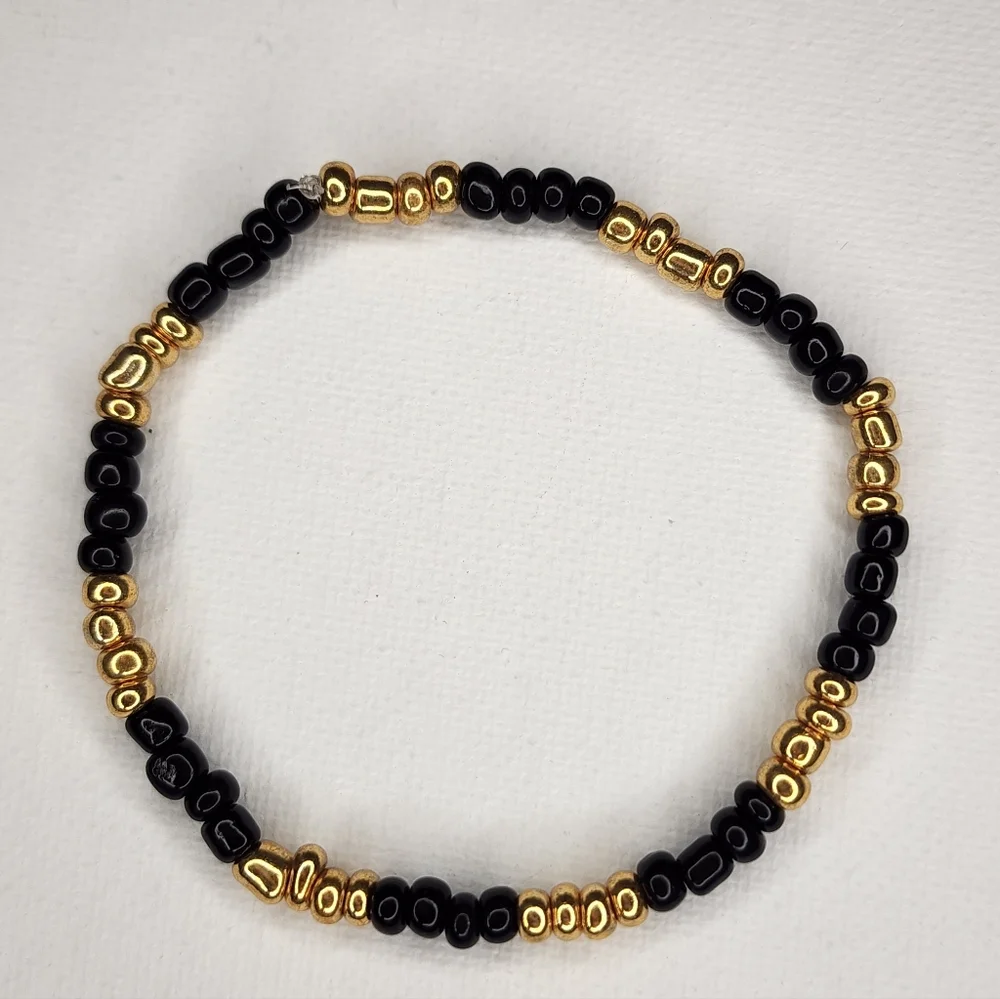 Elegant Black & Gold Beaded Stretch Bracelet